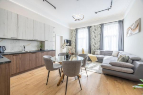 DeLuxe Izabella City Center Residence with 4BEDRM, 3BATHRM